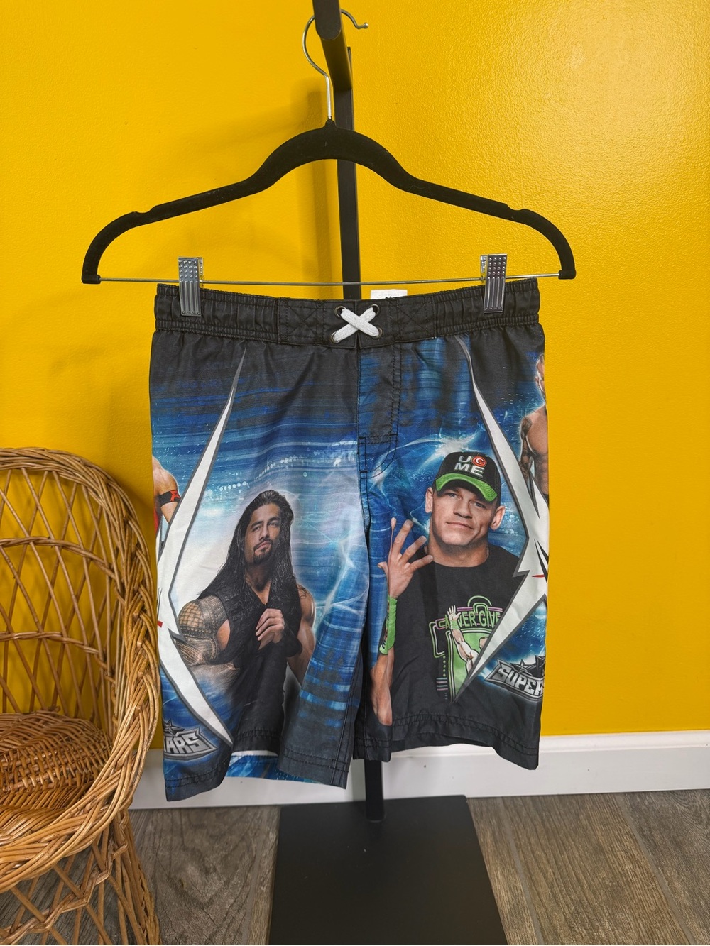 2016 WWE Superstars Graphics Swim Trunks Boys size 8 Elastic Waistband Liner
